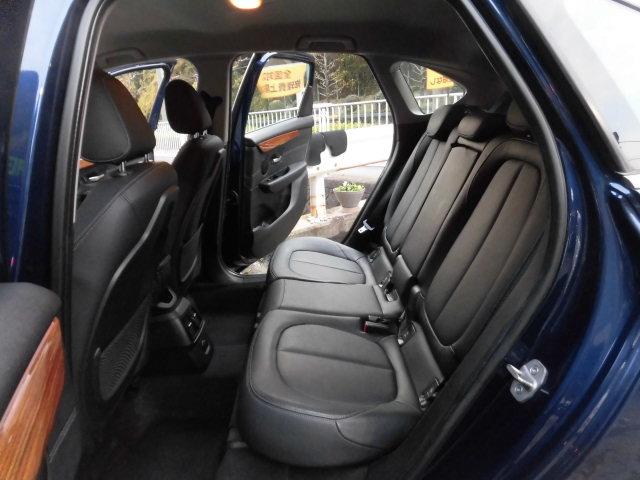 2シリーズ 218iアクティブツアラー ラグジュアリー ターボ インテリジェントセーフティー ブラックレザーシート 純正ナビ バックカメラ Bluetooth DVD再生 クリアランスソナー シートヒーター ミラー型ETC オートライト キーレス 禁煙車(11枚目)