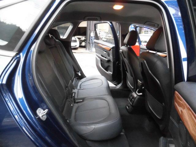 2シリーズ 218iアクティブツアラー ラグジュアリー ターボ インテリジェントセーフティー ブラックレザーシート 純正ナビ バックカメラ Bluetooth DVD再生 クリアランスソナー シートヒーター ミラー型ETC オートライト キーレス 禁煙車(12枚目)