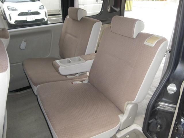 大人もゆったりリアシート！