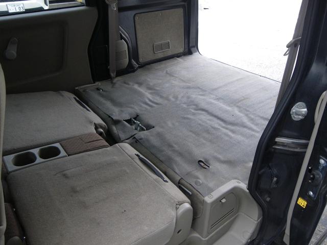 簡単操作でリアシートを倒せます！便利なフルフラット！