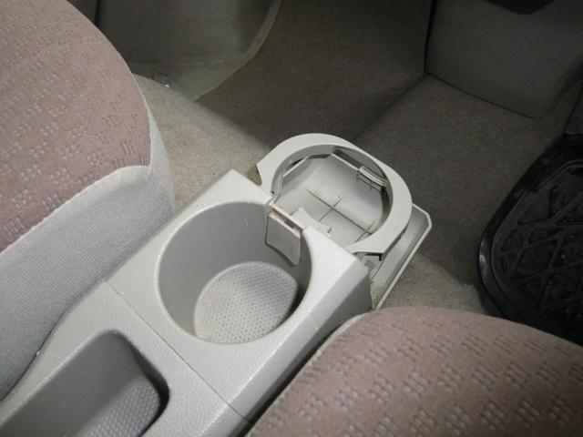 真ん中にドリンクホルダー！