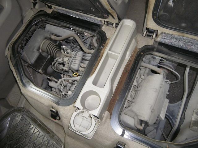 まだまだ綺麗なエンジンルーム！安心のタイミングベルトチェーン式！