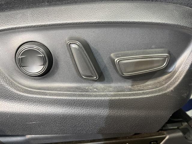 プリウス A サンルーフ フルエアロ 全周囲カメラ 衝突被害軽減システム レーダークルーズ パワーシート コーナーセンサー LEDヘッド ビルトインETC オートハイビーム 車線逸脱警報 ワンオーナー(7枚目)