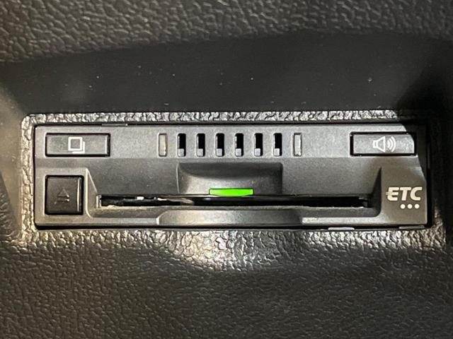 プリウス A サンルーフ フルエアロ 全周囲カメラ 衝突被害軽減システム レーダークルーズ パワーシート コーナーセンサー LEDヘッド ビルトインETC オートハイビーム 車線逸脱警報 ワンオーナー(9枚目)