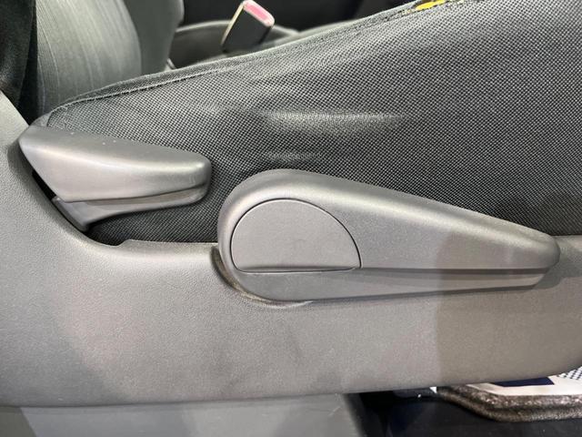 ノア Si 純正SDナビ 後席モニター バックカメラ 禁煙車 スマートキー HIDヘッド ナビ連動ETC オートライト オートエアコン 純正16インチアルミ Bluetooth フルセグ HIDフォグ(42枚目)