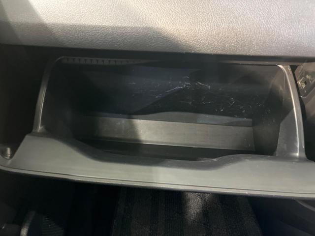 ノア Si 純正SDナビ 後席モニター バックカメラ 禁煙車 スマートキー HIDヘッド ナビ連動ETC オートライト オートエアコン 純正16インチアルミ Bluetooth フルセグ HIDフォグ(52枚目)