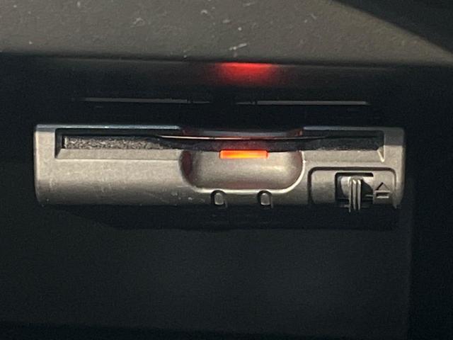 ノート メダリスト X インテリジェントエマージェンシーブレーキ 純正ナビゲーション アラウンドビューモニター ドライブレコーダー ETC スマートキー 純正革巻きステアリング アイドリングストップ(7枚目)