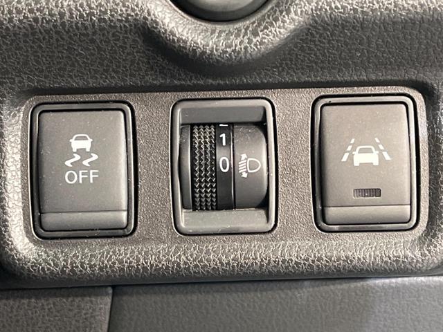 ノート メダリスト X インテリジェントエマージェンシーブレーキ 純正ナビゲーション アラウンドビューモニター ドライブレコーダー ETC スマートキー 純正革巻きステアリング アイドリングストップ(32枚目)