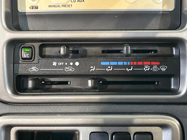 ハイゼットカーゴ クルーズ　５５ｔｈアニバーサリーゴールドエディション　エアコン　ＣＤ再生　電動格納ミラー　衝突安全ボディ　プライバシーガラス　ドアバイザー　パワーステアリングｊ　パワーウィンドウ　運転席エアバック　助手席エアバック（3枚目）