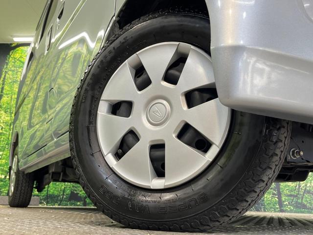 ハイゼットカーゴ クルーズ　５５ｔｈアニバーサリーゴールドエディション　エアコン　ＣＤ再生　電動格納ミラー　衝突安全ボディ　プライバシーガラス　ドアバイザー　パワーステアリングｊ　パワーウィンドウ　運転席エアバック　助手席エアバック（11枚目）