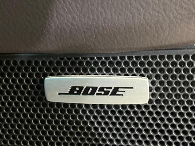 【ＢＯＳＥサウンドシステム】メーカーオプションの高品位サウンドシステムを搭載。専用のチューニングが施された大小様々なスピーカーから良質なサウンドが奏でられ、臨場感あふれる音響空間を演出します。