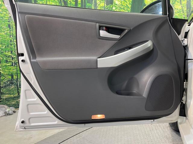 プリウス Ｓ　バックカメラ　衝突被害軽減システム　禁煙車　スマートキー　ナビ連動ＥＴＣ　純正１５インチアルミ　オートライト　オートエアコン　Ｂｌｕｅｔｏｏｔｈ　ＤＶＤ再生　地デジ（47枚目）