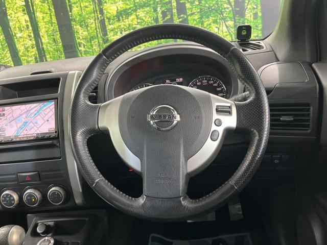 インテリアに合わせたデザインのステアリングは、運転される方のことも考え、運転しやすい形状、大きさです。是非一度、実際に触ってお確かめください。