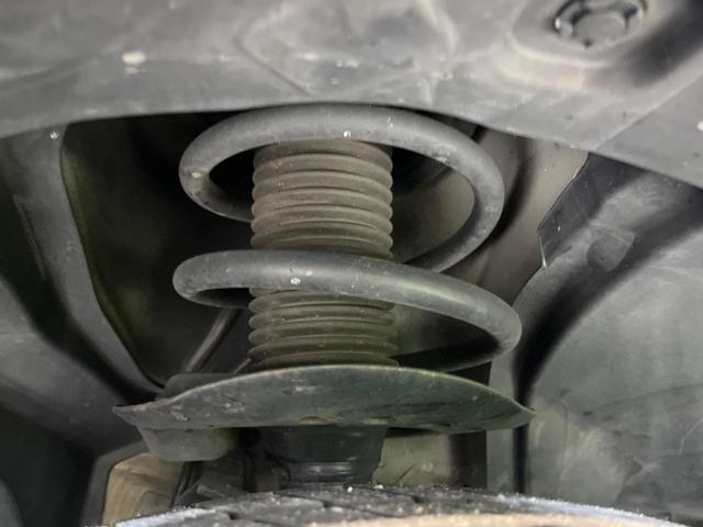 お車を安心してお乗りいただく為には、足回りの定期点検が欠かせません。サービスサポート（有償保証）では無料点検もご提供しており、安心のカーライフをお過ごしいただけるサポート体制が整っています。