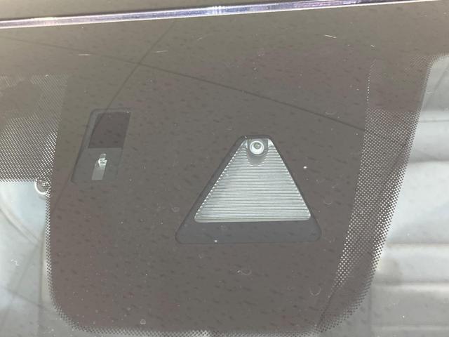 【スマートブレーキサポート】走行中に前方の車両等を認識し、衝突しそうな時は警報とブレーキで衝突回避と被害軽減をアシスト。より安全にドライブをお楽しみいただけます。