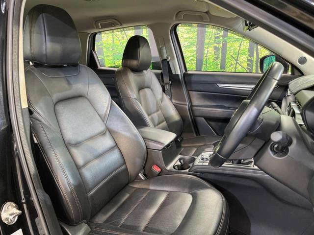 【黒革シート】上質な本革を使用し、高級感あふれる黒革シート。常に体に触れる部分だから、座り心地の良さにはこだわりたいですね♪汚れの付着や劣化を抑制する内装コーティング施工もおススメですよ♪