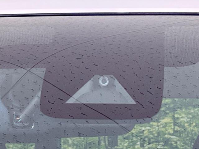 �y�G�}�[�W�F���V�[�u���[�L�z���s���ɑO���̎ԗ�����F�����A�Փ˂������Ȏ��͌x��ƃu���[�L�ŏՓˉ���Ɣ�Q�y�����A�V�X�g�B�����S�Ƀh���C�u�����y���݂��������܂��B