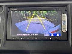 【バックカメラ】駐車時に後方がリアルタイム映像で確認できます。大型商業施設や立体駐車場での駐車時や、夜間のバック時に大活躍！運転スキルに関わらず、今や必須となった装備のひとつです！ 5