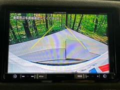 【バックカメラ】駐車時に後方がリアルタイム映像で確認できます。大型商業施設や立体駐車場での駐車時や、夜間のバック時に大活躍！運転スキルに関わらず、今や必須となった装備のひとつです！ 5