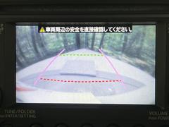 【バックカメラ】駐車時に後方がリアルタイム映像で確認できます。大型商業施設や立体駐車場での駐車時や、夜間のバック時に大活躍！運転スキルに関わらず、今や必須となった装備のひとつです！ 4