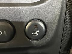 【シートヒーター】寒い日に重宝するシートヒーター！エアコンより早く温まってくれるので寒がりの人も安心ですね♪エアコンの温風は乾燥するから苦手、という方にもをおすすめです。 5