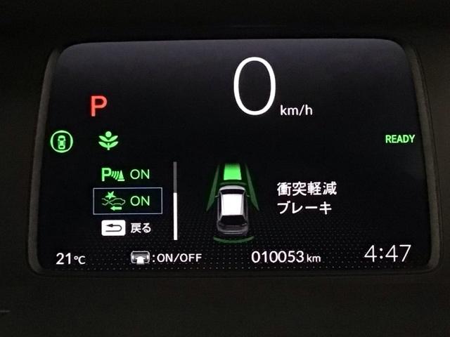 フィット ｅ：ＨＥＶホーム　レンタＵＰ・ＬＥＤ・ディスプレイオーディオ・ホンダＣＯＮＮＥＣＴ・ＥＴＣ　前後誤発進抑制機能　クリソナ　助手席エアバッグ　運転席エアバッグ　ＬＥＤライト　ＵＳＢ接続　バックカメラ　ＡＢＳ　フルセグＴＶ（7枚目）