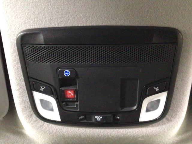 フィット ｅ：ＨＥＶホーム　レンタＵＰ・ＬＥＤ・ディスプレイオーディオ・ホンダＣＯＮＮＥＣＴ・ＥＴＣ　前後誤発進抑制機能　クリソナ　助手席エアバッグ　運転席エアバッグ　ＬＥＤライト　ＵＳＢ接続　バックカメラ　ＡＢＳ　フルセグＴＶ（9枚目）