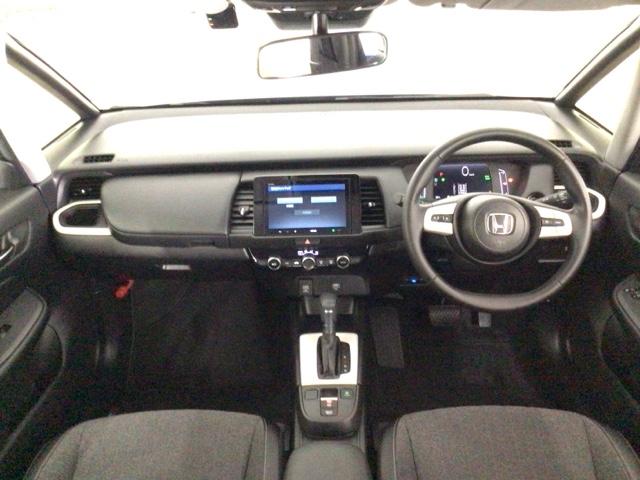 フィット ｅ：ＨＥＶホーム　レンタＵＰ・ＬＥＤ・ディスプレイオーディオ・ホンダＣＯＮＮＥＣＴ・ＥＴＣ　前後誤発進抑制機能　クリソナ　助手席エアバッグ　運転席エアバッグ　ＬＥＤライト　ＵＳＢ接続　バックカメラ　ＡＢＳ　フルセグＴＶ（16枚目）