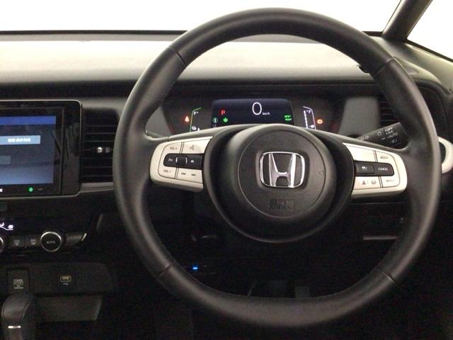 フィット ｅ：ＨＥＶホーム　レンタＵＰ・ＬＥＤ・ディスプレイオーディオ・ホンダＣＯＮＮＥＣＴ・ＥＴＣ　前後誤発進抑制機能　クリソナ　助手席エアバッグ　運転席エアバッグ　ＬＥＤライト　ＵＳＢ接続　バックカメラ　ＡＢＳ　フルセグＴＶ（17枚目）