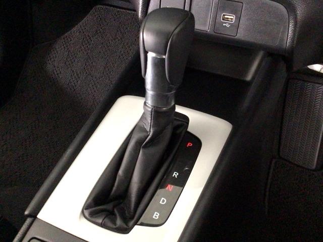 フィット ｅ：ＨＥＶホーム　レンタＵＰ・ＬＥＤ・ディスプレイオーディオ・ホンダＣＯＮＮＥＣＴ・ＥＴＣ　前後誤発進抑制機能　クリソナ　助手席エアバッグ　運転席エアバッグ　ＬＥＤライト　ＵＳＢ接続　バックカメラ　ＡＢＳ　フルセグＴＶ（27枚目）