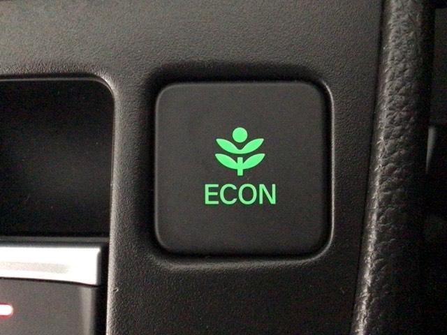 フィット ｅ：ＨＥＶホーム　レンタＵＰ・ＬＥＤ・ディスプレイオーディオ・ホンダＣＯＮＮＥＣＴ・ＥＴＣ　前後誤発進抑制機能　クリソナ　助手席エアバッグ　運転席エアバッグ　ＬＥＤライト　ＵＳＢ接続　バックカメラ　ＡＢＳ　フルセグＴＶ（30枚目）