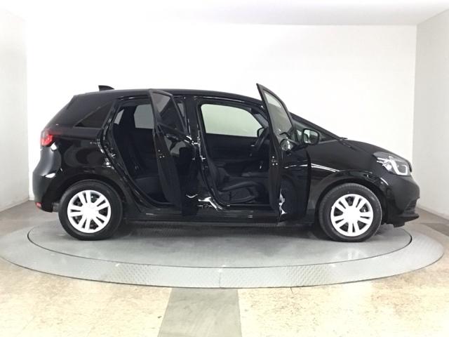 フィット ｅ：ＨＥＶホーム　レンタＵＰ・ＬＥＤ・ディスプレイオーディオ・ホンダＣＯＮＮＥＣＴ・ＥＴＣ　前後誤発進抑制機能　クリソナ　助手席エアバッグ　運転席エアバッグ　ＬＥＤライト　ＵＳＢ接続　バックカメラ　ＡＢＳ　フルセグＴＶ（41枚目）