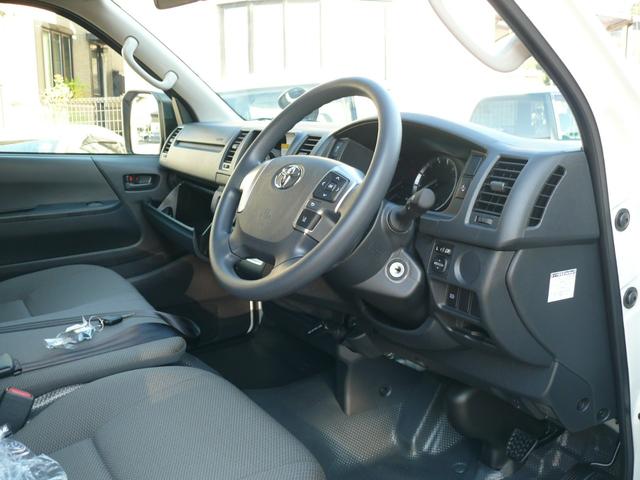 ハイエースバン ロングDX GLパッケージ 登録済未使用車 トヨタセイフティセンス LEDライト パノラミックビューモニター プライバシーレーンキープアシスト オートハイビーム クリアランスソナー プライバシーガラス 助手席エアバック 100V(5枚目)