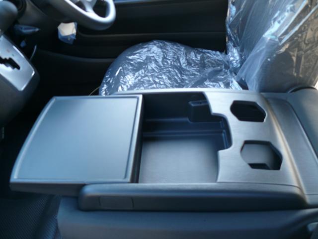 ハイエースバン ロングDX GLパッケージ 登録済未使用車 トヨタセイフティセンス LEDライト パノラミックビューモニター プライバシーレーンキープアシスト オートハイビーム クリアランスソナー プライバシーガラス 助手席エアバック 100V(22枚目)