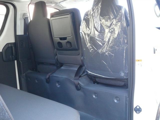 ハイエースバン ロングDX GLパッケージ 登録済未使用車 トヨタセイフティセンス LEDライト パノラミックビューモニター プライバシーレーンキープアシスト オートハイビーム クリアランスソナー プライバシーガラス 助手席エアバック 100V(23枚目)