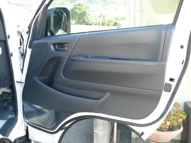 ハイエースバン ロングDX GLパッケージ 登録済未使用車 トヨタセイフティセンス LEDライト パノラミックビューモニター プライバシーレーンキープアシスト オートハイビーム クリアランスソナー プライバシーガラス 助手席エアバック 100V(40枚目)