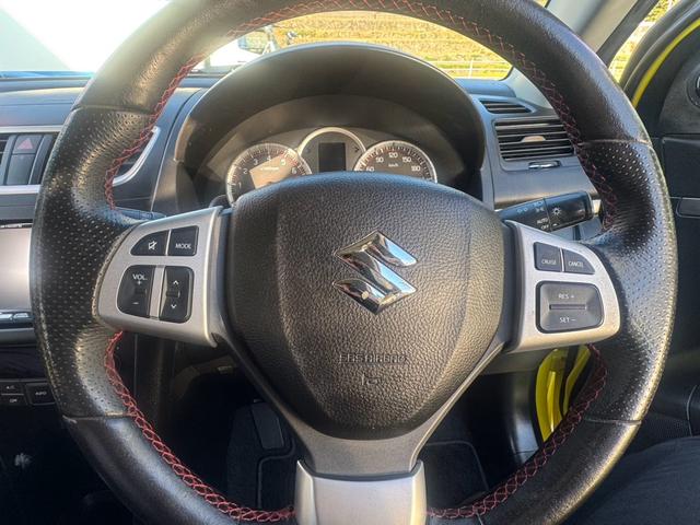 スイフトスポーツ ベースグレード　６速ＭＴ　ＥＴＣ　ナビ　フルセグＴＶ　Ｂｌｕｅｔｏｏｔｈ　ＣＤ　ＤＶＤ　オートエアコン　電動格納ミラー　クルーズコントロール　ＡＷ１７インチ　スマートキー　ＡＢＳ　横滑り防止装置　オートライト（3枚目）