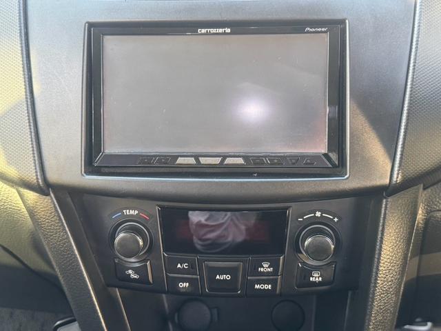 スイフトスポーツ ベースグレード　６速ＭＴ　ＥＴＣ　ナビ　フルセグＴＶ　Ｂｌｕｅｔｏｏｔｈ　ＣＤ　ＤＶＤ　オートエアコン　電動格納ミラー　クルーズコントロール　ＡＷ１７インチ　スマートキー　ＡＢＳ　横滑り防止装置　オートライト（4枚目）