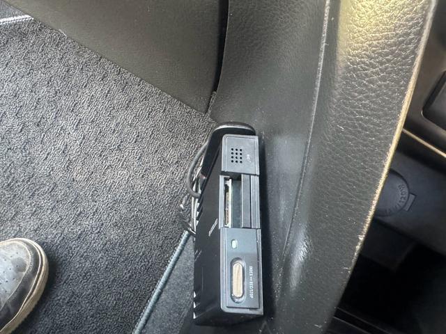 スイフトスポーツ ベースグレード　６速ＭＴ　ＥＴＣ　ナビ　フルセグＴＶ　Ｂｌｕｅｔｏｏｔｈ　ＣＤ　ＤＶＤ　オートエアコン　電動格納ミラー　クルーズコントロール　ＡＷ１７インチ　スマートキー　ＡＢＳ　横滑り防止装置　オートライト（8枚目）