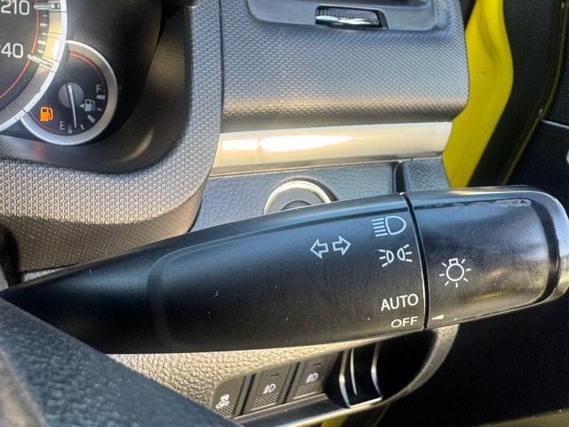 スイフトスポーツ ベースグレード　６速ＭＴ　ＥＴＣ　ナビ　フルセグＴＶ　Ｂｌｕｅｔｏｏｔｈ　ＣＤ　ＤＶＤ　オートエアコン　電動格納ミラー　クルーズコントロール　ＡＷ１７インチ　スマートキー　ＡＢＳ　横滑り防止装置　オートライト（17枚目）