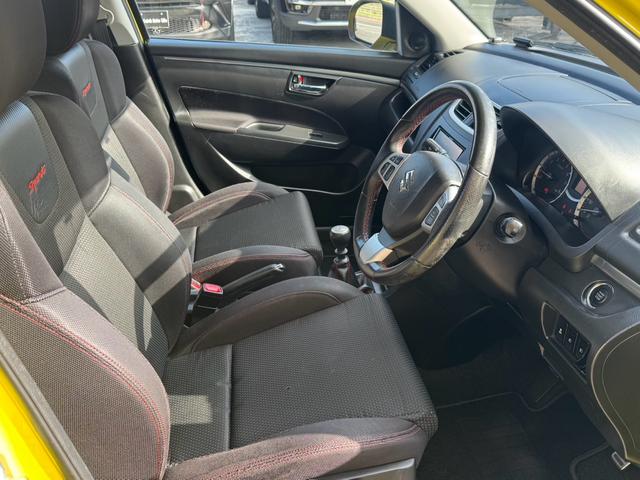 スイフトスポーツ ベースグレード　６速ＭＴ　ＥＴＣ　ナビ　フルセグＴＶ　Ｂｌｕｅｔｏｏｔｈ　ＣＤ　ＤＶＤ　オートエアコン　電動格納ミラー　クルーズコントロール　ＡＷ１７インチ　スマートキー　ＡＢＳ　横滑り防止装置　オートライト（18枚目）