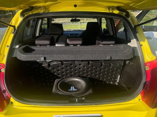 スイフトスポーツ ベースグレード　６速ＭＴ　ＥＴＣ　ナビ　フルセグＴＶ　Ｂｌｕｅｔｏｏｔｈ　ＣＤ　ＤＶＤ　オートエアコン　電動格納ミラー　クルーズコントロール　ＡＷ１７インチ　スマートキー　ＡＢＳ　横滑り防止装置　オートライト（21枚目）