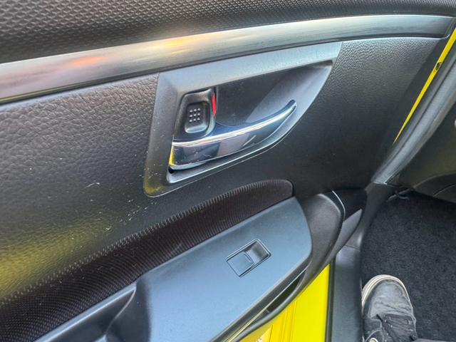 スイフトスポーツ ベースグレード　６速ＭＴ　ＥＴＣ　ナビ　フルセグＴＶ　Ｂｌｕｅｔｏｏｔｈ　ＣＤ　ＤＶＤ　オートエアコン　電動格納ミラー　クルーズコントロール　ＡＷ１７インチ　スマートキー　ＡＢＳ　横滑り防止装置　オートライト（24枚目）