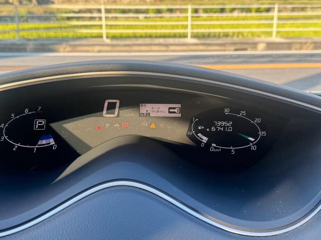 セレナ ライダー　ブラックライン　Ｓ－ハイブリッド　８人乗り　衝突被害軽減システム　レーンアシスト　両側電動スライドドア　ＥＴＣ　ナビ　フルセグＴＶ　Ｂｌｕｅｔｏｏｔｈ　ＣＤ　ＤＶＤ　オートエアコン　スマートキー　ＬＥＤヘッドライト　クルコン　ＡＷ（9枚目）