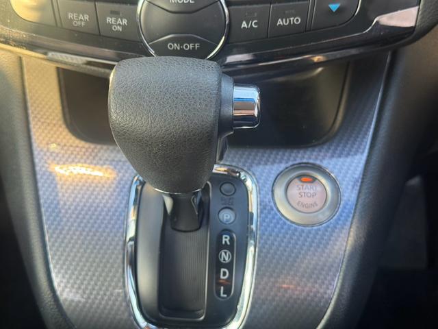 セレナ ライダー　ブラックライン　Ｓ－ハイブリッド　８人乗り　衝突被害軽減システム　レーンアシスト　両側電動スライドドア　ＥＴＣ　ナビ　フルセグＴＶ　Ｂｌｕｅｔｏｏｔｈ　ＣＤ　ＤＶＤ　オートエアコン　スマートキー　ＬＥＤヘッドライト　クルコン　ＡＷ（11枚目）