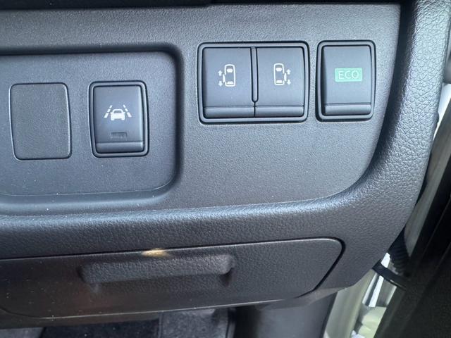 セレナ ライダー　ブラックライン　Ｓ－ハイブリッド　８人乗り　衝突被害軽減システム　レーンアシスト　両側電動スライドドア　ＥＴＣ　ナビ　フルセグＴＶ　Ｂｌｕｅｔｏｏｔｈ　ＣＤ　ＤＶＤ　オートエアコン　スマートキー　ＬＥＤヘッドライト　クルコン　ＡＷ（12枚目）