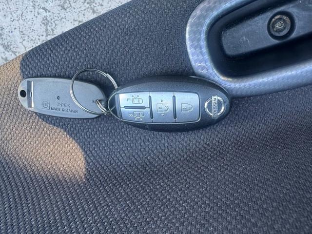 セレナ ライダー　ブラックライン　Ｓ－ハイブリッド　８人乗り　衝突被害軽減システム　レーンアシスト　両側電動スライドドア　ＥＴＣ　ナビ　フルセグＴＶ　Ｂｌｕｅｔｏｏｔｈ　ＣＤ　ＤＶＤ　オートエアコン　スマートキー　ＬＥＤヘッドライト　クルコン　ＡＷ（14枚目）