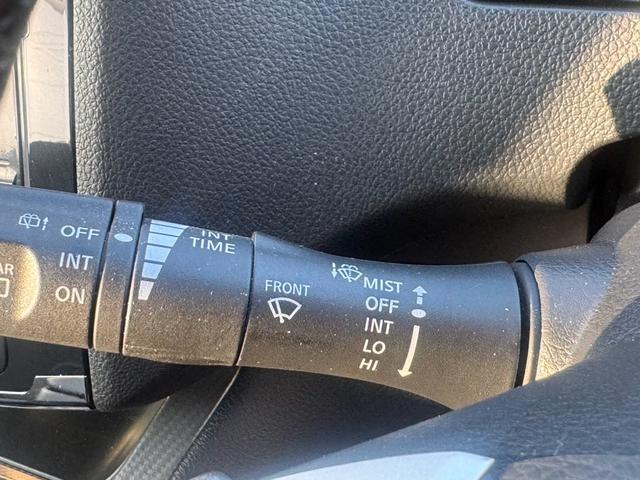 セレナ ライダー　ブラックライン　Ｓ－ハイブリッド　８人乗り　衝突被害軽減システム　レーンアシスト　両側電動スライドドア　ＥＴＣ　ナビ　フルセグＴＶ　Ｂｌｕｅｔｏｏｔｈ　ＣＤ　ＤＶＤ　オートエアコン　スマートキー　ＬＥＤヘッドライト　クルコン　ＡＷ（17枚目）