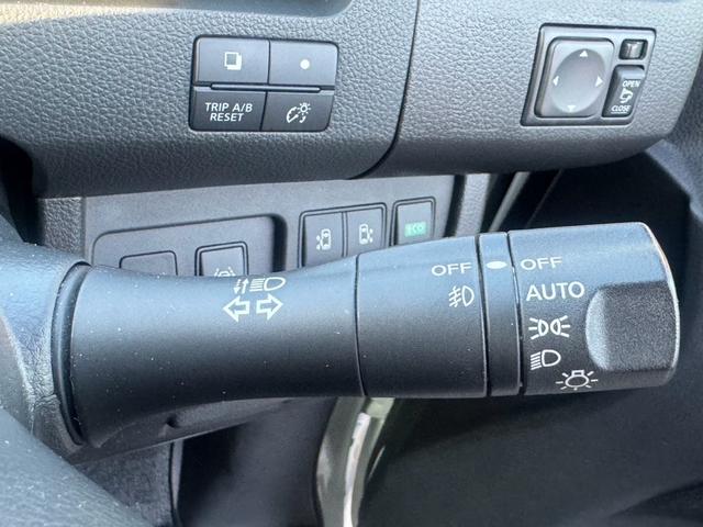 セレナ ライダー　ブラックライン　Ｓ－ハイブリッド　８人乗り　衝突被害軽減システム　レーンアシスト　両側電動スライドドア　ＥＴＣ　ナビ　フルセグＴＶ　Ｂｌｕｅｔｏｏｔｈ　ＣＤ　ＤＶＤ　オートエアコン　スマートキー　ＬＥＤヘッドライト　クルコン　ＡＷ（18枚目）