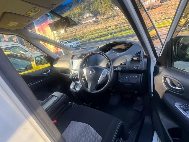 セレナ ライダー　ブラックライン　Ｓ－ハイブリッド　８人乗り　衝突被害軽減システム　レーンアシスト　両側電動スライドドア　ＥＴＣ　ナビ　フルセグＴＶ　Ｂｌｕｅｔｏｏｔｈ　ＣＤ　ＤＶＤ　オートエアコン　スマートキー　ＬＥＤヘッドライト　クルコン　ＡＷ（20枚目）